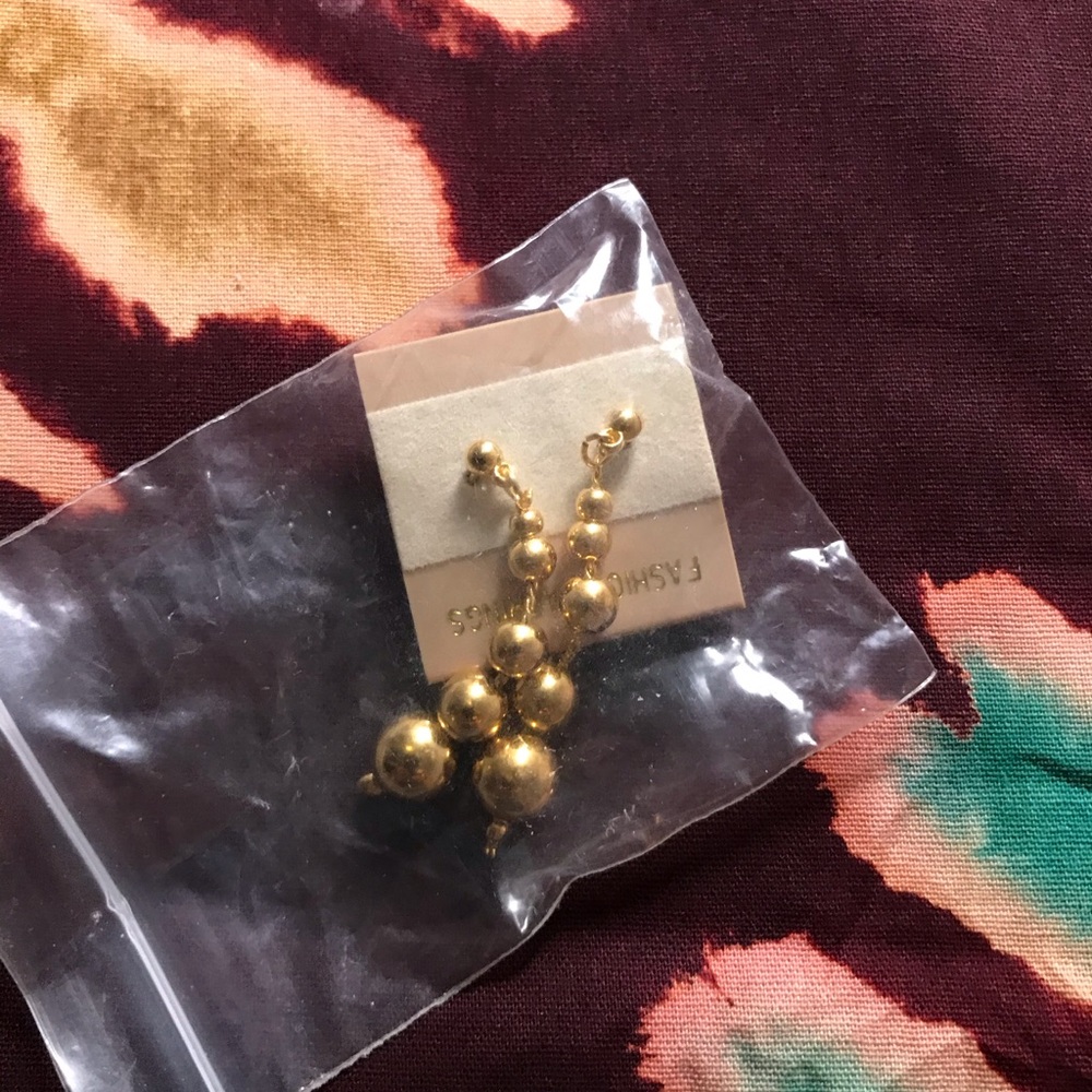 5/$20 ☀️Gorgeous Vintage Long Earrings - Picture 13 of 15